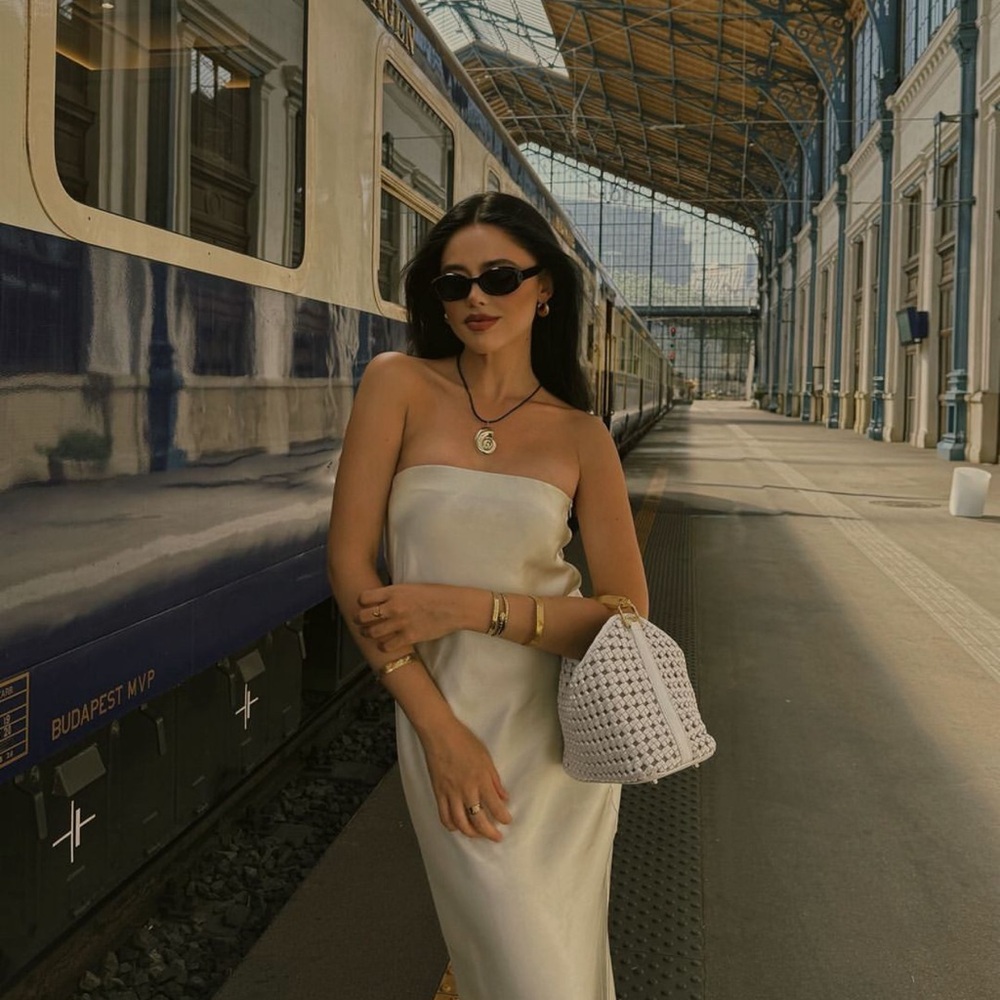 Woven White Shoulder Bag – Chic Handheld Tote